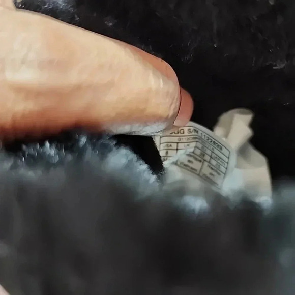 Ugg Leather and Fur lined boots. Size 8 - Picture 13 of 13